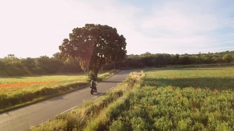 Dès l’apparition des beaux jours les motos ressortent. Résultat : le nombre de vols de motos et de scooters explose. Heureusement une startup Nîmoise a la solution !