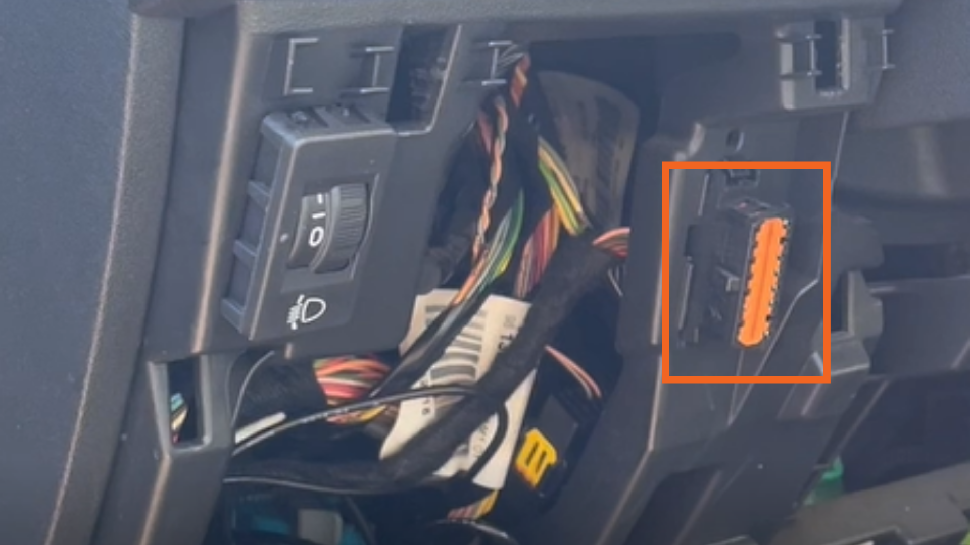 prise-obd-x-trail-2007-prise-de-diagnostic-nissan-xtrail-arau