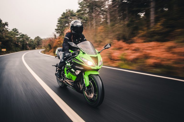 Traceur GPS moto 2026 : guide anti-vol et choix | TRAKmy